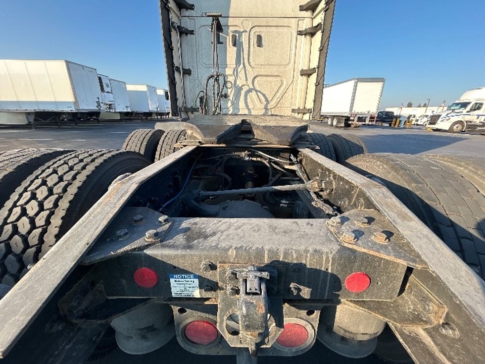 Sleeper Tractor-Heavy Duty Tractors-Freightliner-2023-T12664ST-West Sacramento-CA-666,742\n\t\tmiles-$ 62,500 - Image 6