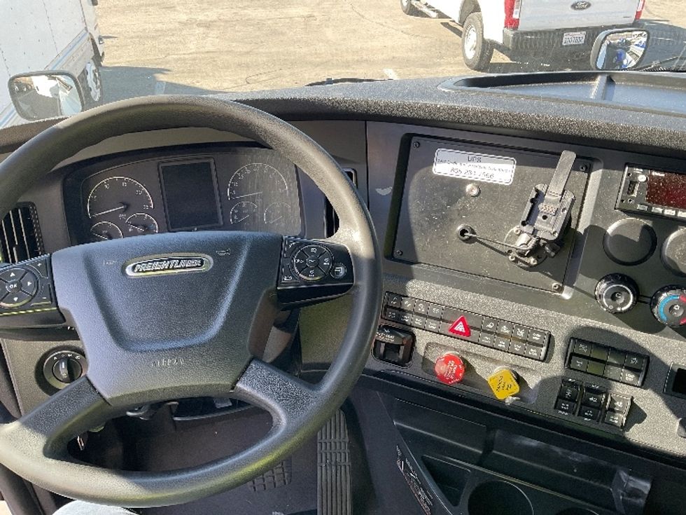 Sleeper Tractor-Heavy Duty Tractors-Freightliner-2023-T12664ST-West Sacramento-CA-757,193\n\t\tmiles-$ 52,500 - Image 11