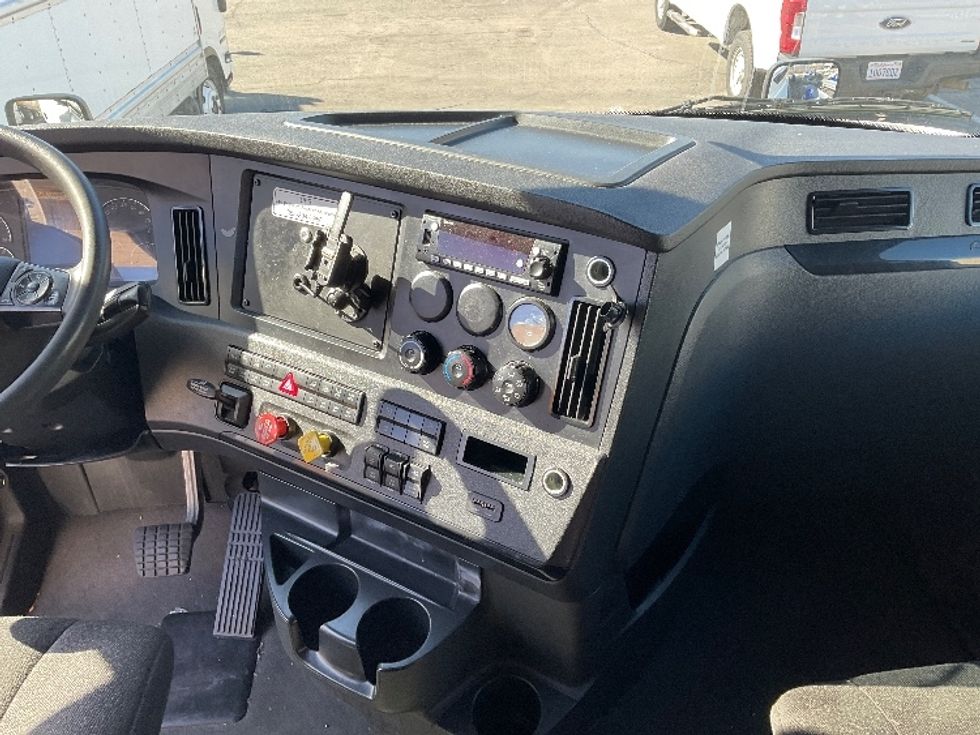 Sleeper Tractor-Heavy Duty Tractors-Freightliner-2023-T12664ST-West Sacramento-CA-757,193\n\t\tmiles-$ 52,500 - Image 12