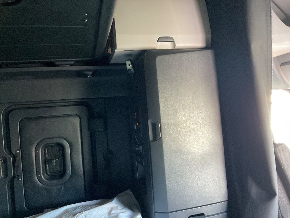 Sleeper Tractor-Heavy Duty Tractors-Freightliner-2023-T12664ST-West Sacramento-CA-757,193\n\t\tmiles-$ 52,500 - Image 18