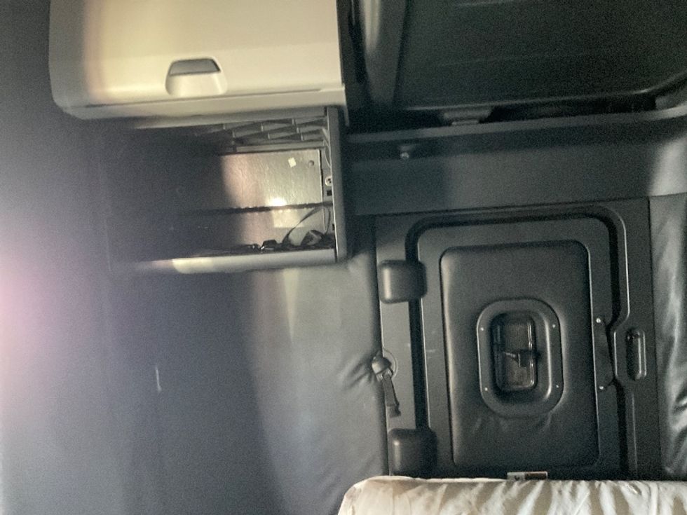 Sleeper Tractor-Heavy Duty Tractors-Freightliner-2023-T12664ST-West Sacramento-CA-757,193\n\t\tmiles-$ 52,500 - Image 19