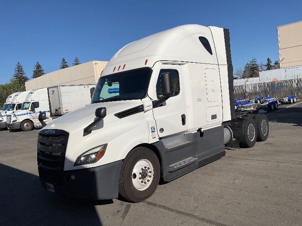 Sleeper Tractor-Heavy Duty Tractors-Freightliner-2023-T12664ST-West Sacramento-CA-757,193\n\t\tmiles-$ 52,500 - Image 3