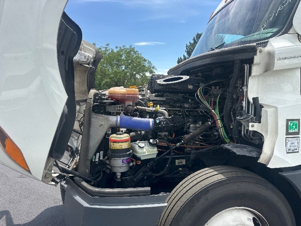 Sleeper Tractor-Heavy Duty Tractors-Freightliner-2023-T12664ST-West Sacramento-CA-825,243\n\t\tmiles-$ 44,500 - Image 21