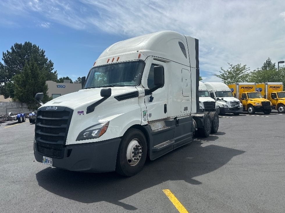 Sleeper Tractor-Heavy Duty Tractors-Freightliner-2023-T12664ST-West Sacramento-CA-825,243\n\t\tmiles-$ 44,500 - Image 3