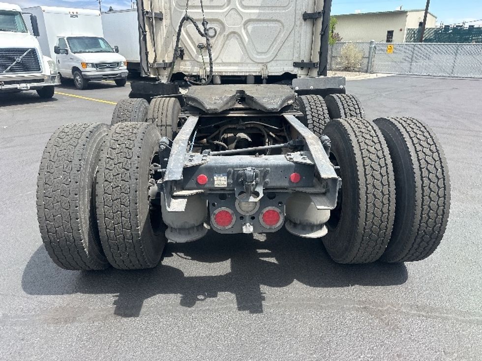 Sleeper Tractor-Heavy Duty Tractors-Freightliner-2023-T12664ST-West Sacramento-CA-825,243\n\t\tmiles-$ 44,500 - Image 6