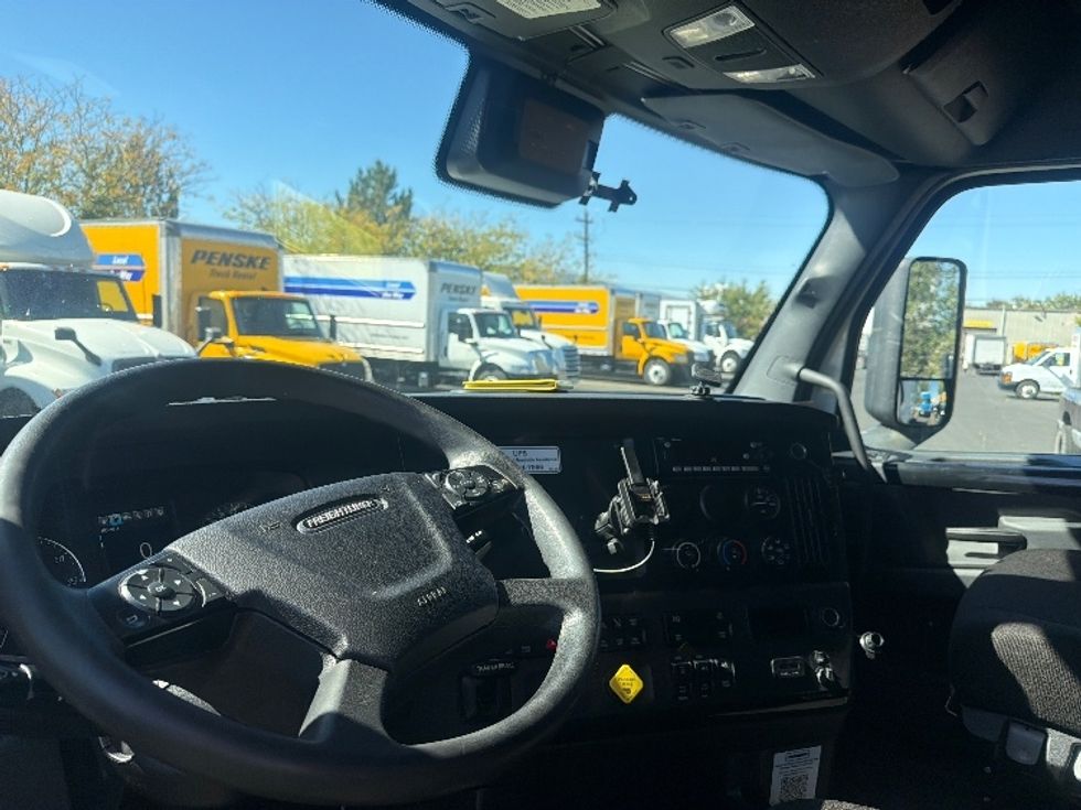 Sleeper Tractor-Heavy Duty Tractors-Freightliner-2023-T12664ST-West Sacramento-CA-838,291\n\t\tmiles-$ 51,750 - Image 10