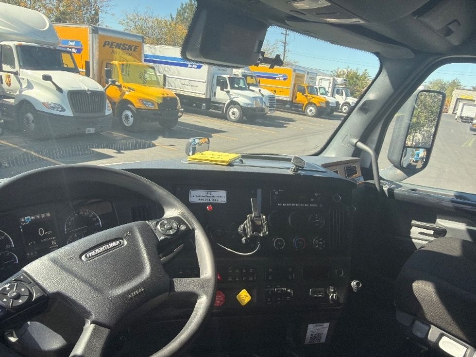 Sleeper Tractor-Heavy Duty Tractors-Freightliner-2023-T12664ST-West Sacramento-CA-838,291\n\t\tmiles-$ 51,750 - Image 11