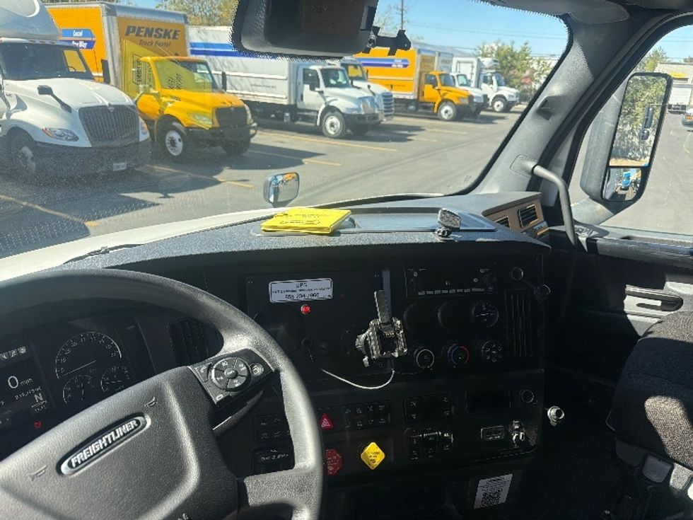 Sleeper Tractor-Heavy Duty Tractors-Freightliner-2023-T12664ST-West Sacramento-CA-838,291\n\t\tmiles-$ 51,750 - Image 12