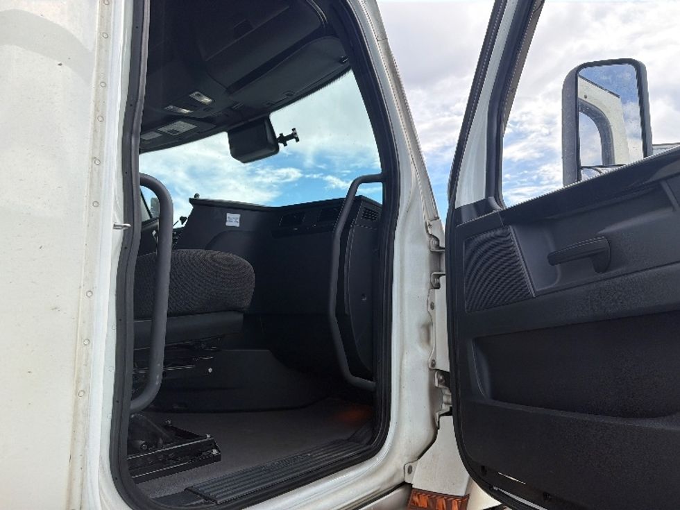 Sleeper Tractor-Heavy Duty Tractors-Freightliner-2023-T12664ST-West Sacramento-CA-838,291\n\t\tmiles-$ 51,750 - Image 13