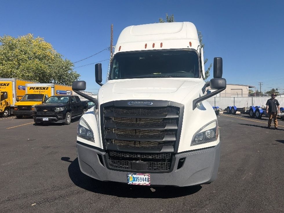 Sleeper Tractor-Heavy Duty Tractors-Freightliner-2023-T12664ST-West Sacramento-CA-838,291\n\t\tmiles-$ 51,750 - Image 2
