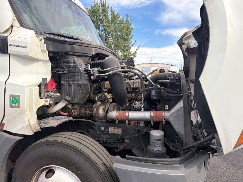 Sleeper Tractor-Heavy Duty Tractors-Freightliner-2023-T12664ST-West Sacramento-CA-838,291\n\t\tmiles-$ 51,750 - Image 20