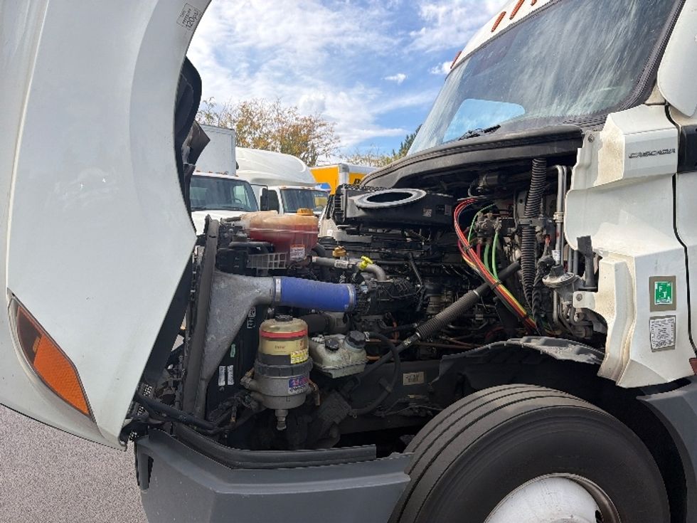 Sleeper Tractor-Heavy Duty Tractors-Freightliner-2023-T12664ST-West Sacramento-CA-838,291\n\t\tmiles-$ 51,750 - Image 21