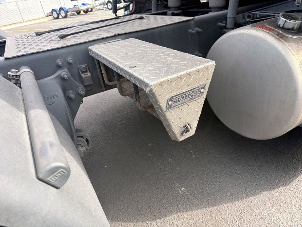 Sleeper Tractor-Heavy Duty Tractors-Freightliner-2023-T12664ST-West Sacramento-CA-838,291\n\t\tmiles-$ 51,750 - Image 23