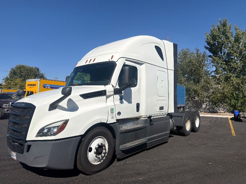 Sleeper Tractor-Heavy Duty Tractors-Freightliner-2023-T12664ST-West Sacramento-CA-838,291\n\t\tmiles-$ 51,750 - Image 3
