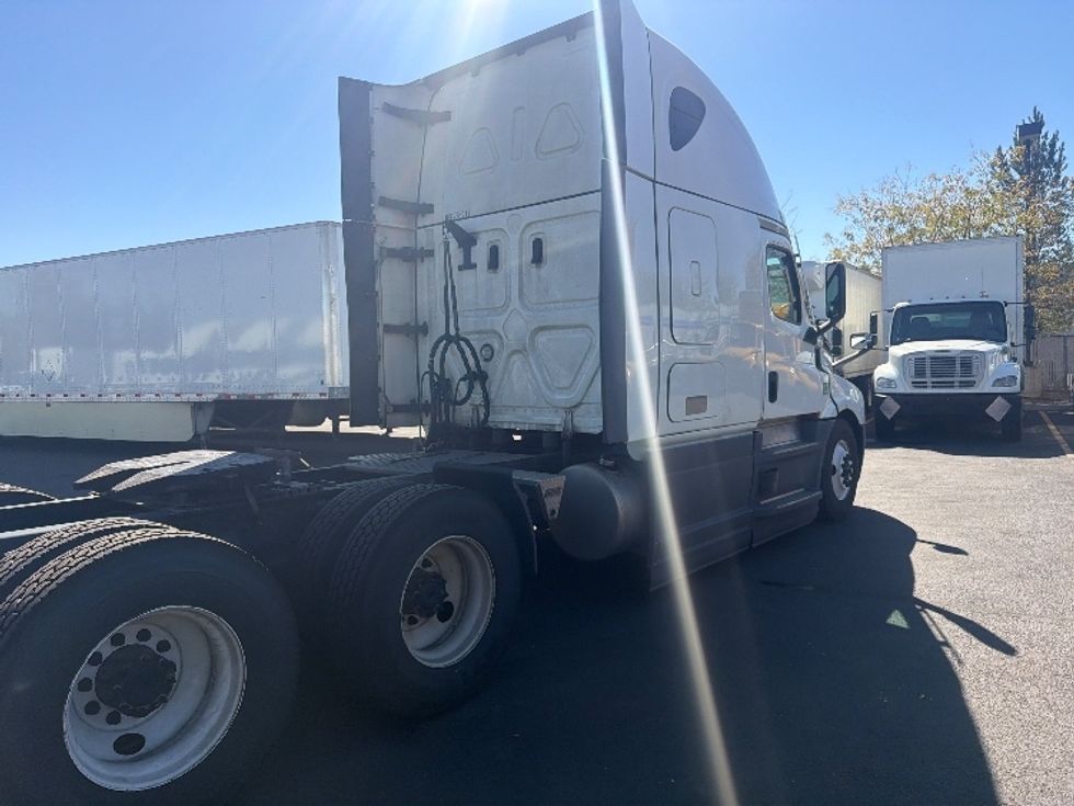 Sleeper Tractor-Heavy Duty Tractors-Freightliner-2023-T12664ST-West Sacramento-CA-838,291\n\t\tmiles-$ 51,750 - Image 7