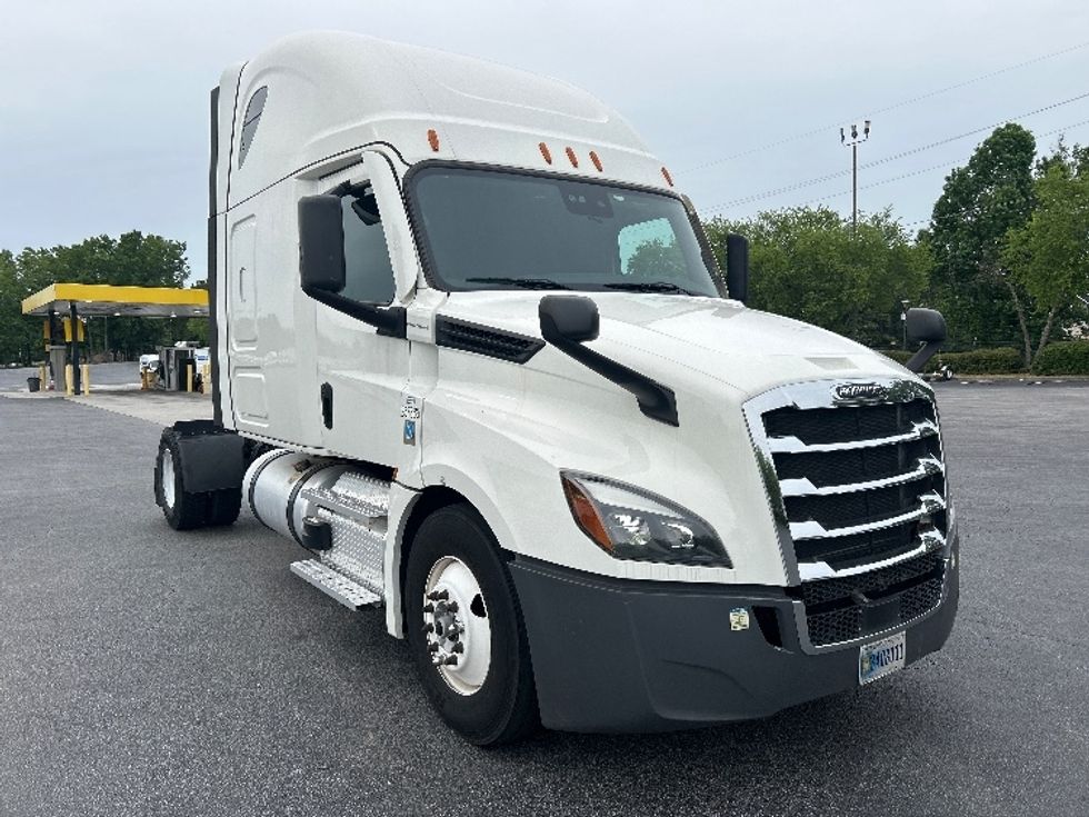 Sleeper Tractor-Heavy Duty Tractors-Freightliner-2024-T12642ST-Forest Park-GA-214,261\n\t\tmiles-$ 113,000 - Image 1