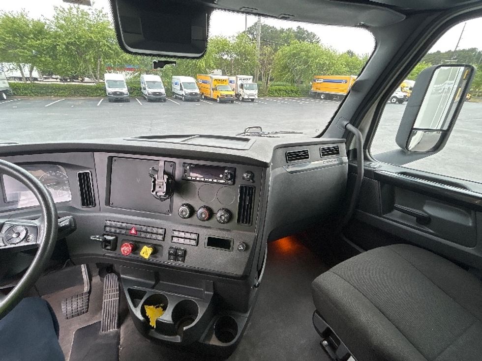 Sleeper Tractor-Heavy Duty Tractors-Freightliner-2024-T12642ST-Forest Park-GA-214,261\n\t\tmiles-$ 113,000 - Image 12