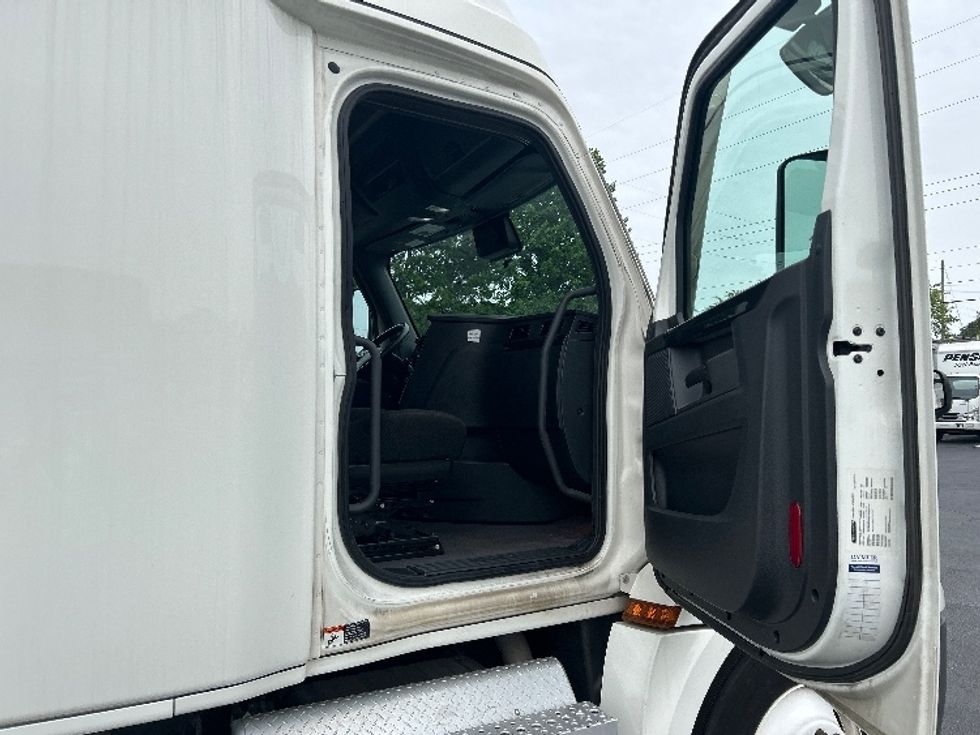 Sleeper Tractor-Heavy Duty Tractors-Freightliner-2024-T12642ST-Forest Park-GA-214,261\n\t\tmiles-$ 113,000 - Image 13