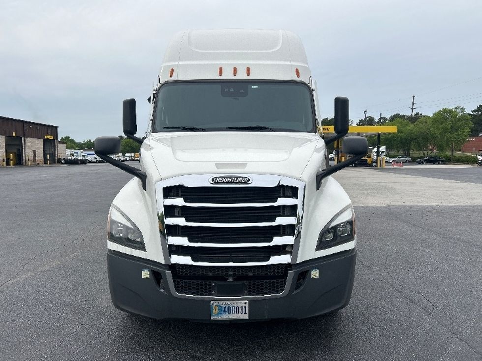 Sleeper Tractor-Heavy Duty Tractors-Freightliner-2024-T12642ST-Forest Park-GA-214,261\n\t\tmiles-$ 113,000 - Image 2