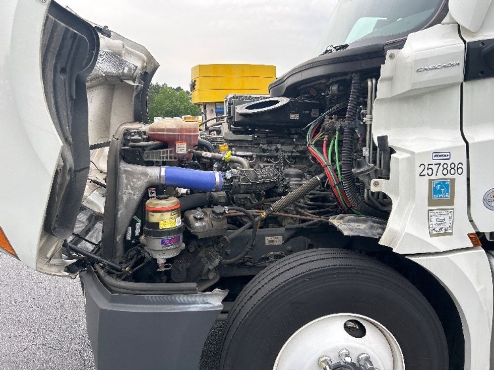 Sleeper Tractor-Heavy Duty Tractors-Freightliner-2024-T12642ST-Forest Park-GA-214,261\n\t\tmiles-$ 113,000 - Image 21