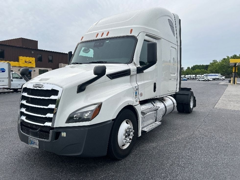 Sleeper Tractor-Heavy Duty Tractors-Freightliner-2024-T12642ST-Forest Park-GA-214,261\n\t\tmiles-$ 113,000 - Image 3