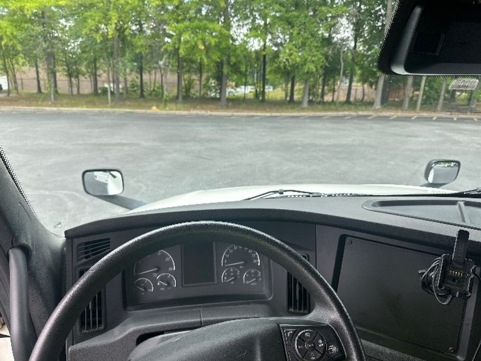 Sleeper Tractor-Heavy Duty Tractors-Freightliner-2024-T12642ST-Forest Park-GA-328,953\n\t\tmiles-$ 101,500 - Image 11