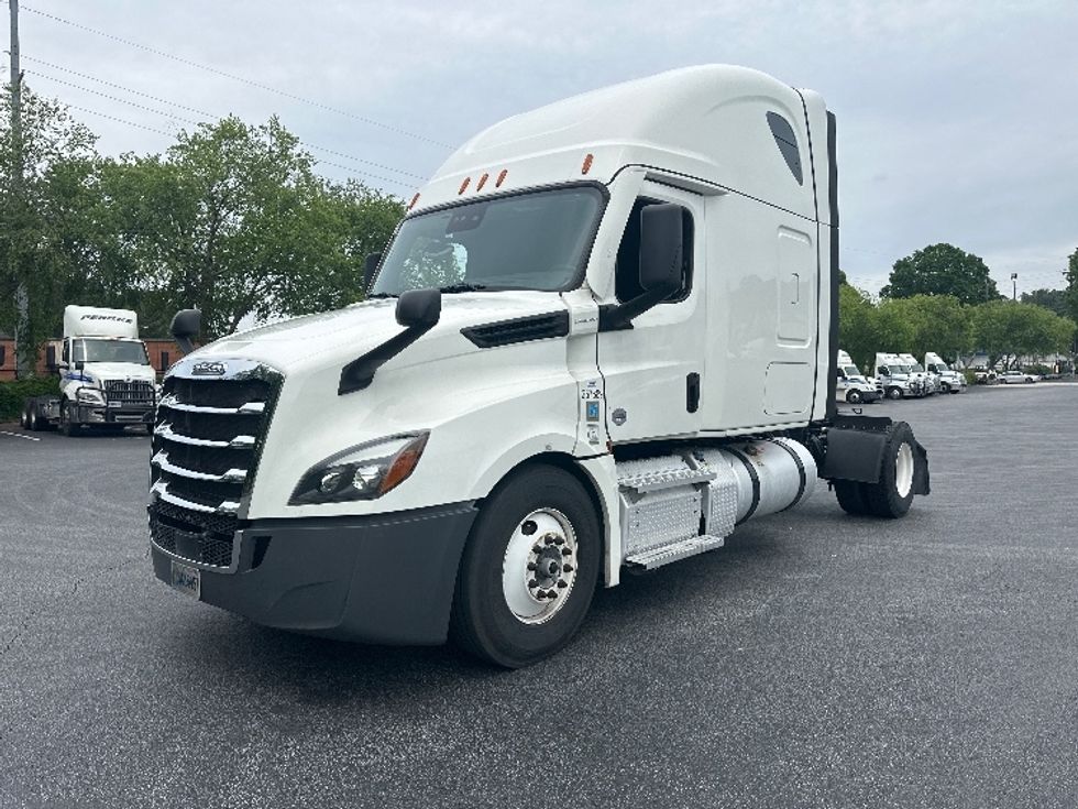 Sleeper Tractor-Heavy Duty Tractors-Freightliner-2024-T12642ST-Forest Park-GA-328,953\n\t\tmiles-$ 101,500 - Image 3