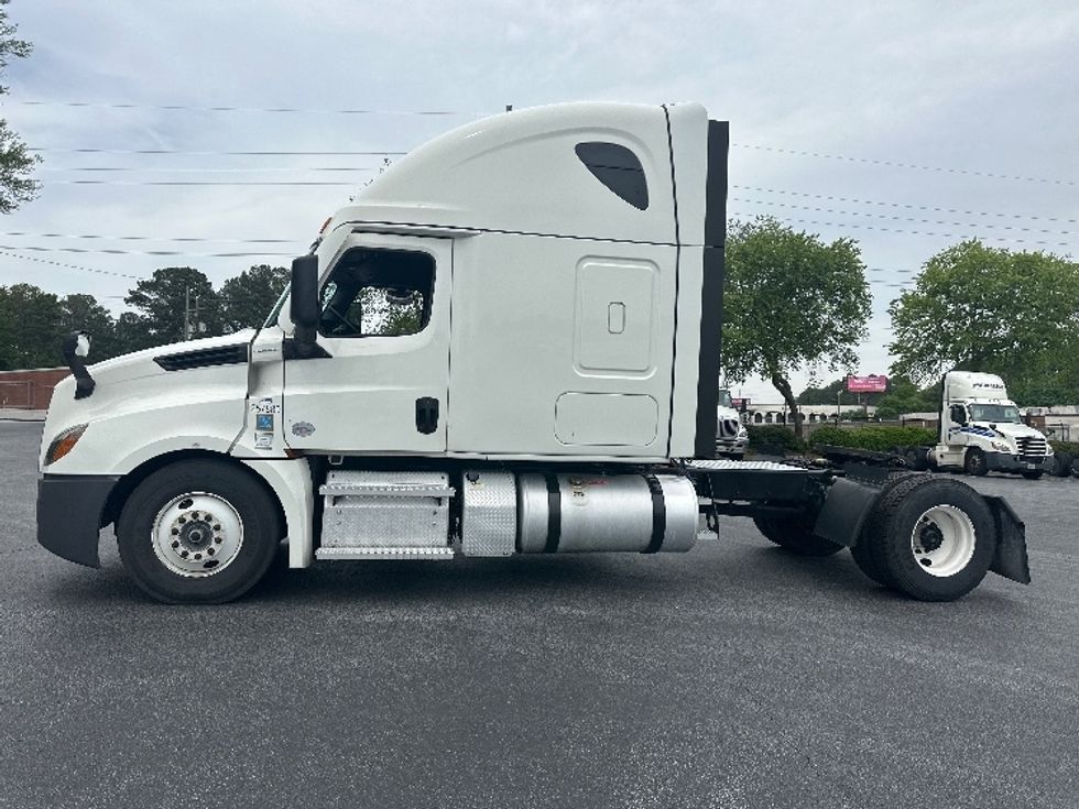 Sleeper Tractor-Heavy Duty Tractors-Freightliner-2024-T12642ST-Forest Park-GA-328,953\n\t\tmiles-$ 101,500 - Image 4