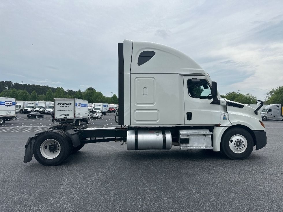 Sleeper Tractor-Heavy Duty Tractors-Freightliner-2024-T12642ST-Forest Park-GA-328,953\n\t\tmiles-$ 101,500 - Image 8