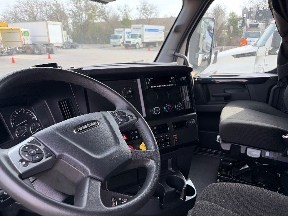 Sleeper Tractor-Heavy Duty Tractors-Freightliner-2024-T12664ST-Austin-TX-294,791\n\t\tmiles-$ 110,000 - Image 10