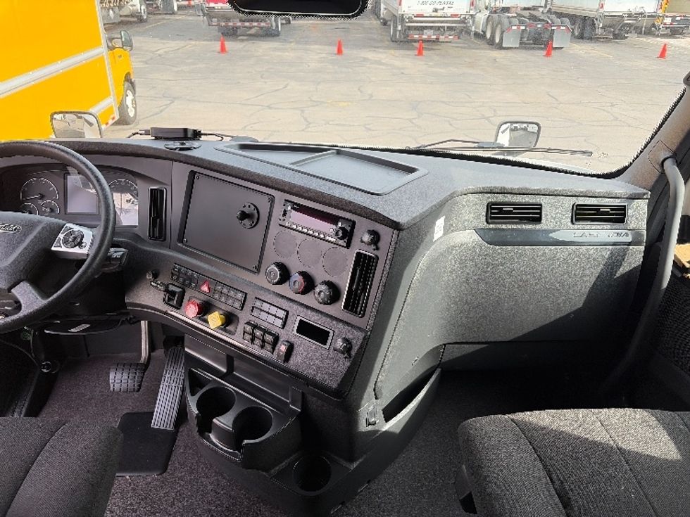 Sleeper Tractor-Heavy Duty Tractors-Freightliner-2024-T12664ST-Austin-TX-294,791\n\t\tmiles-$ 110,000 - Image 12