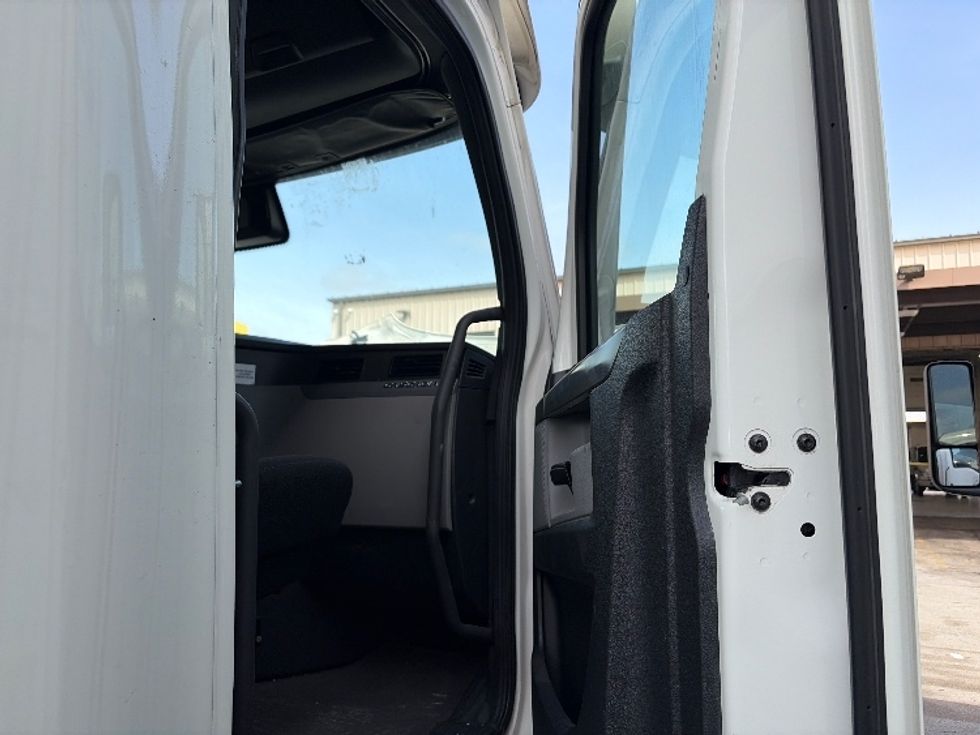 Sleeper Tractor-Heavy Duty Tractors-Freightliner-2024-T12664ST-Austin-TX-294,791\n\t\tmiles-$ 110,000 - Image 13