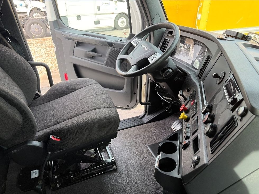 Sleeper Tractor-Heavy Duty Tractors-Freightliner-2024-T12664ST-Austin-TX-294,791\n\t\tmiles-$ 110,000 - Image 15