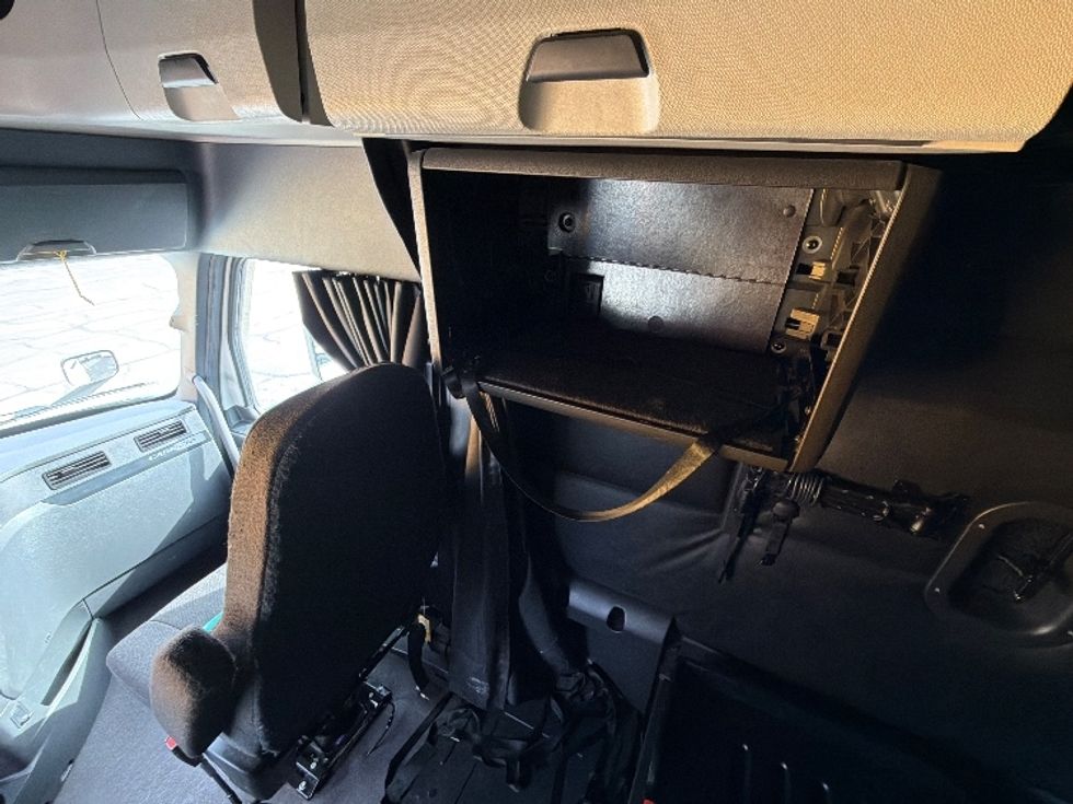 Sleeper Tractor-Heavy Duty Tractors-Freightliner-2024-T12664ST-Austin-TX-294,791\n\t\tmiles-$ 110,000 - Image 19