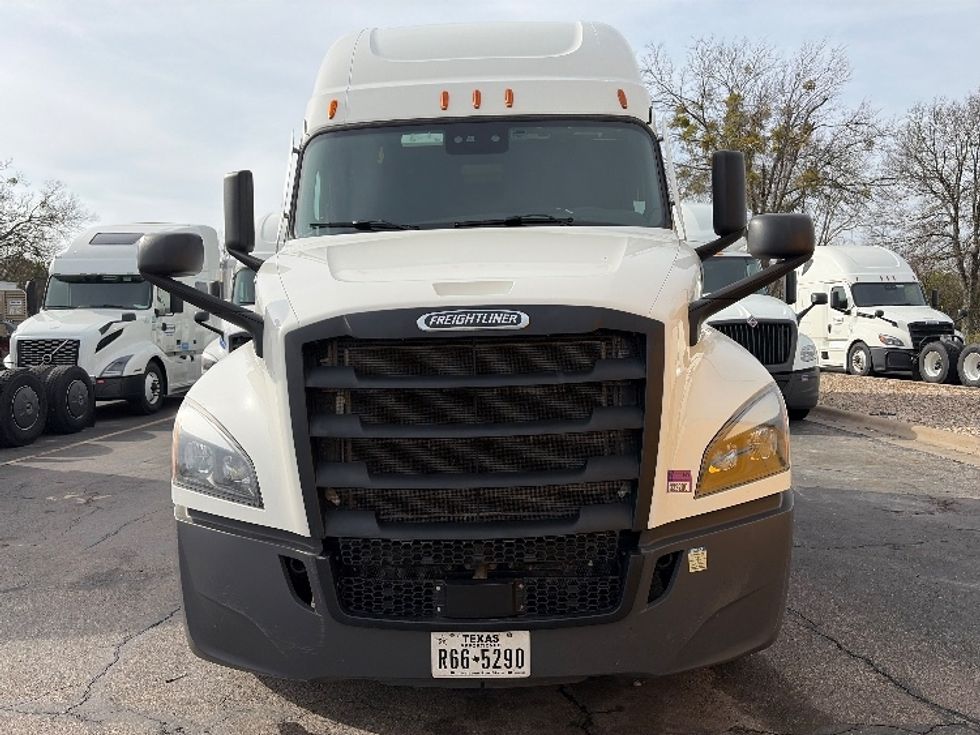 Sleeper Tractor-Heavy Duty Tractors-Freightliner-2024-T12664ST-Austin-TX-294,791\n\t\tmiles-$ 110,000 - Image 2