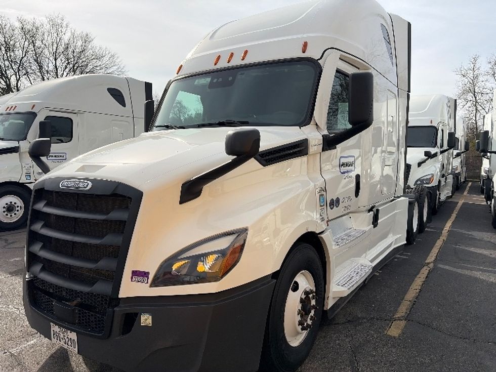 Sleeper Tractor-Heavy Duty Tractors-Freightliner-2024-T12664ST-Austin-TX-294,791\n\t\tmiles-$ 110,000 - Image 3