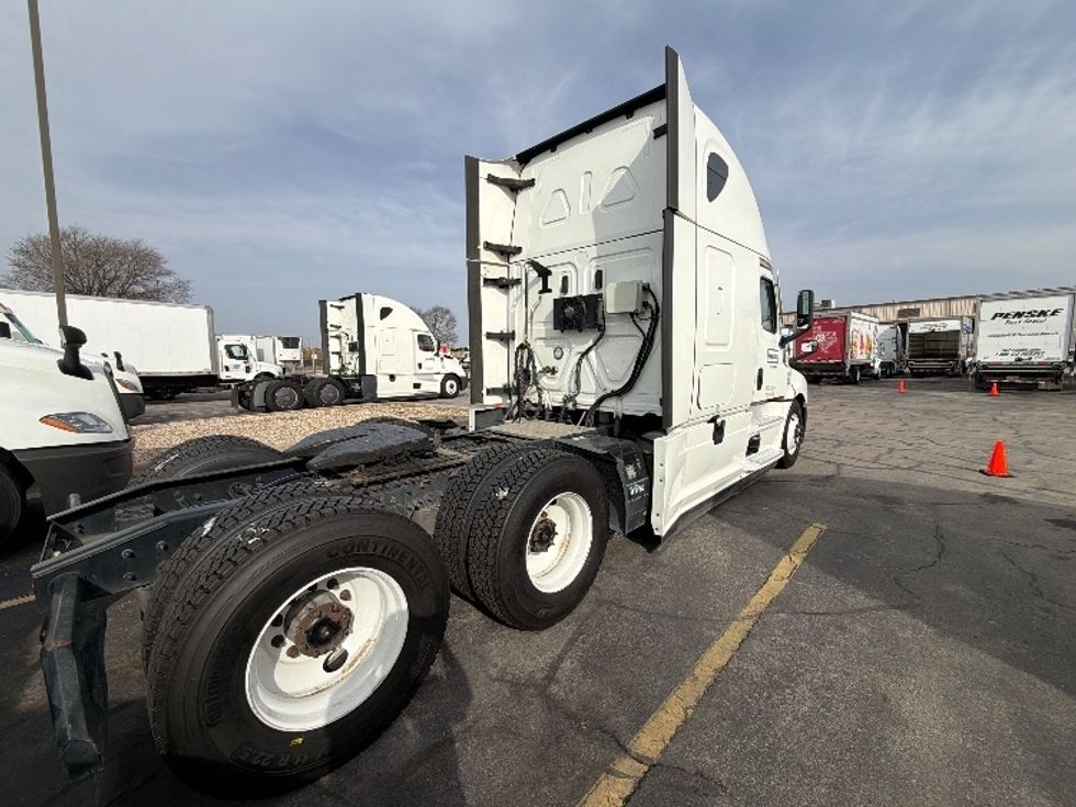 Sleeper Tractor-Heavy Duty Tractors-Freightliner-2024-T12664ST-Austin-TX-294,791\n\t\tmiles-$ 110,000 - Image 7