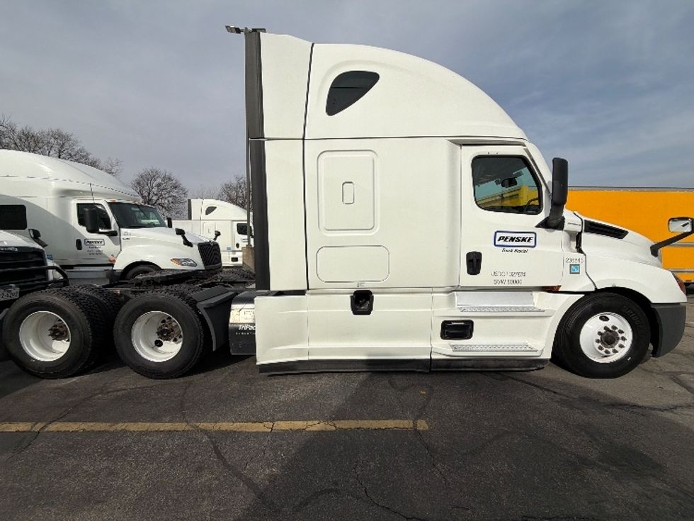 Sleeper Tractor-Heavy Duty Tractors-Freightliner-2024-T12664ST-Austin-TX-294,791\n\t\tmiles-$ 110,000 - Image 8