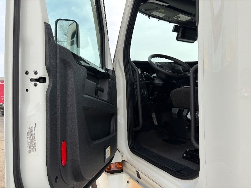 Sleeper Tractor-Heavy Duty Tractors-Freightliner-2024-T12664ST-Austin-TX-294,791\n\t\tmiles-$ 110,000 - Image 9