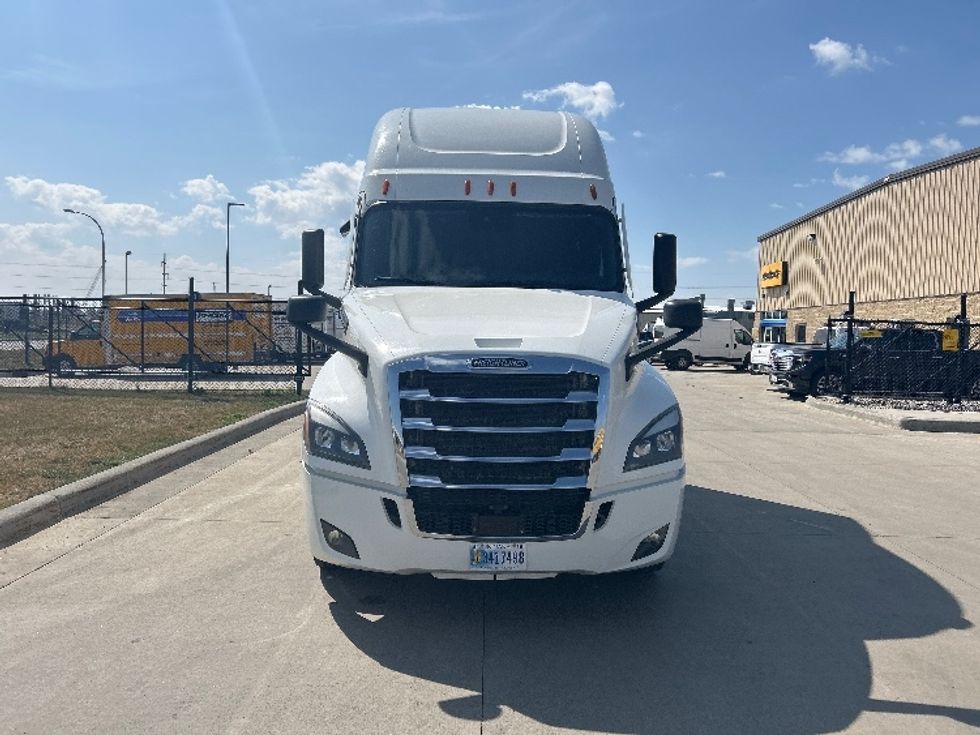 Sleeper Tractor-Heavy Duty Tractors-Freightliner-2024-T12664ST-Brooklyn Park-MN-457,182\n\t\tmiles-$ 94,250 - Image 2