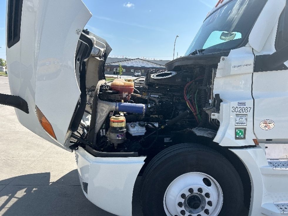 Sleeper Tractor-Heavy Duty Tractors-Freightliner-2024-T12664ST-Brooklyn Park-MN-457,182\n\t\tmiles-$ 94,250 - Image 21