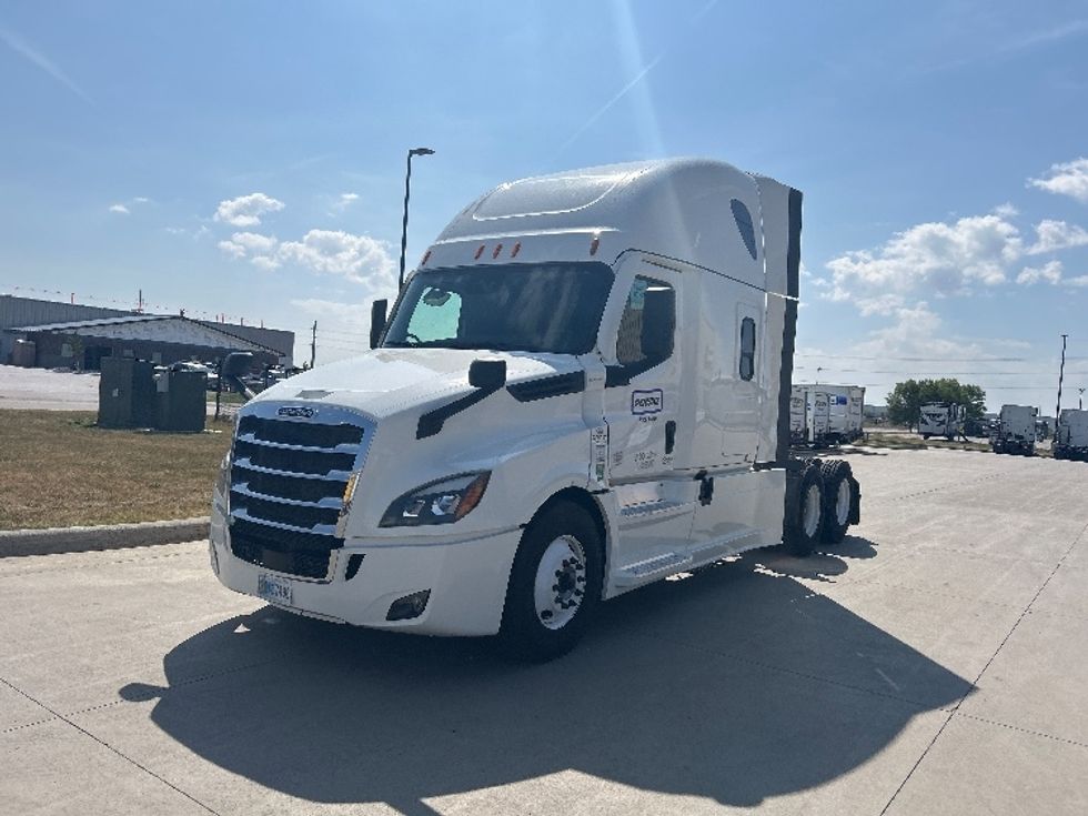 Sleeper Tractor-Heavy Duty Tractors-Freightliner-2024-T12664ST-Brooklyn Park-MN-457,182\n\t\tmiles-$ 94,250 - Image 3