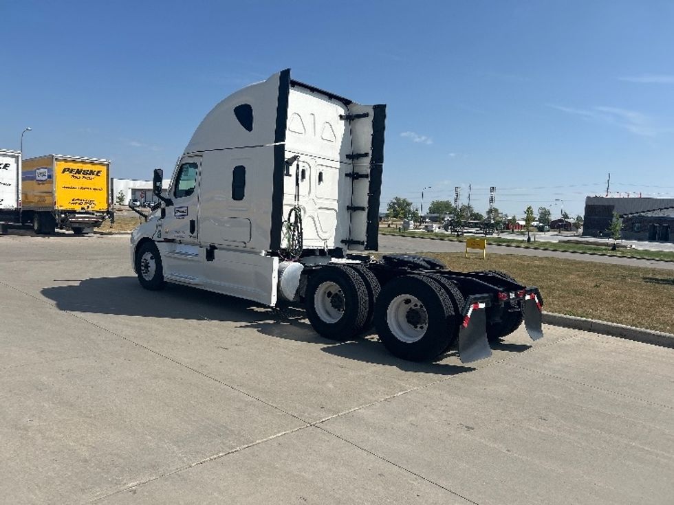 Sleeper Tractor-Heavy Duty Tractors-Freightliner-2024-T12664ST-Brooklyn Park-MN-457,182\n\t\tmiles-$ 94,250 - Image 5