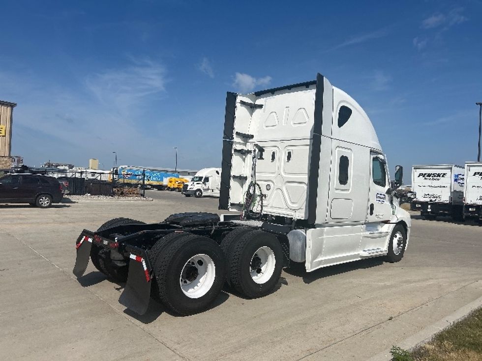 Sleeper Tractor-Heavy Duty Tractors-Freightliner-2024-T12664ST-Brooklyn Park-MN-457,182\n\t\tmiles-$ 94,250 - Image 7