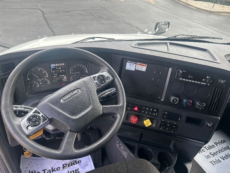 Sleeper Tractor-Heavy Duty Tractors-Freightliner-2024-T12664ST-Chicago (Chicago Ridge)-IL-597,815\n\t\tmiles-$ 87,000 - Image 11
