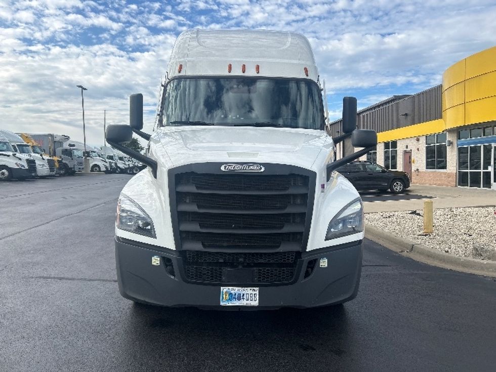 Sleeper Tractor-Heavy Duty Tractors-Freightliner-2024-T12664ST-Chicago (Chicago Ridge)-IL-597,815\n\t\tmiles-$ 87,000 - Image 2
