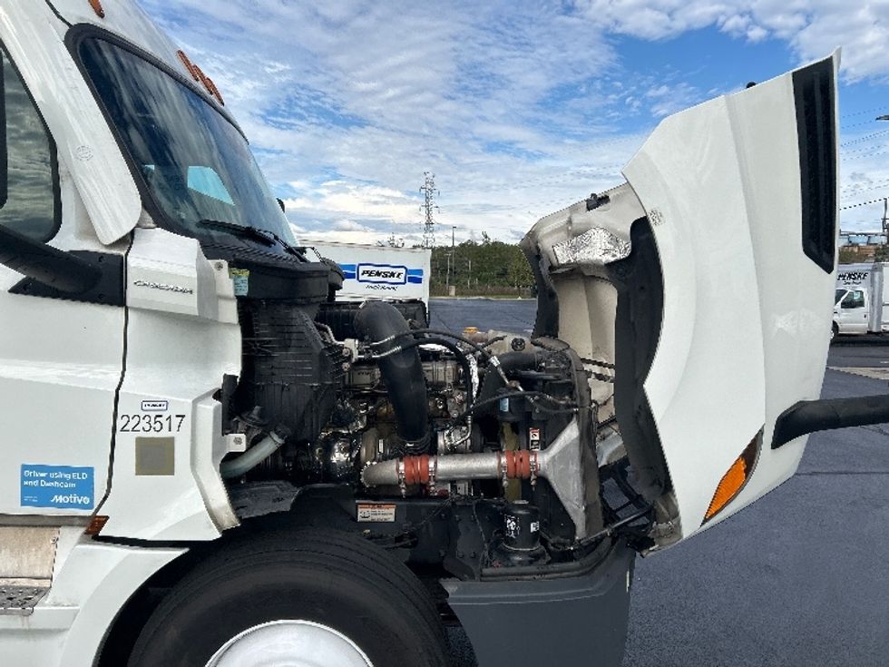 Sleeper Tractor-Heavy Duty Tractors-Freightliner-2024-T12664ST-Chicago (Chicago Ridge)-IL-597,815\n\t\tmiles-$ 87,000 - Image 20