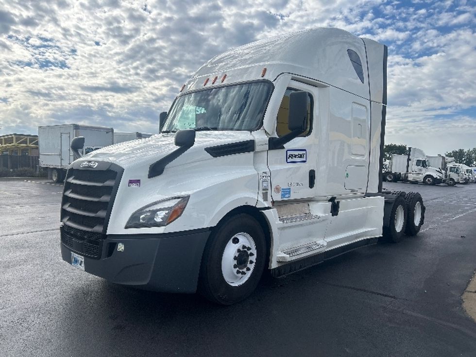 Sleeper Tractor-Heavy Duty Tractors-Freightliner-2024-T12664ST-Chicago (Chicago Ridge)-IL-597,815\n\t\tmiles-$ 87,000 - Image 3