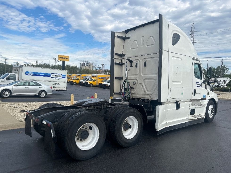 Sleeper Tractor-Heavy Duty Tractors-Freightliner-2024-T12664ST-Chicago (Chicago Ridge)-IL-597,815\n\t\tmiles-$ 87,000 - Image 7