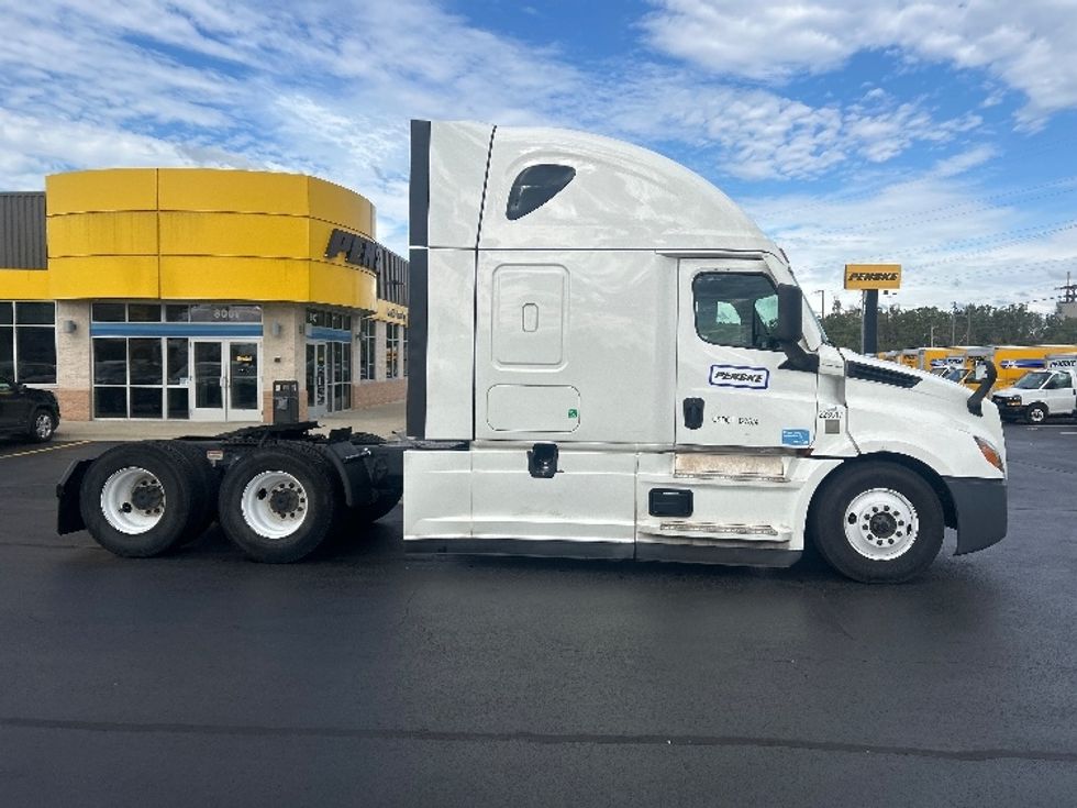 Sleeper Tractor-Heavy Duty Tractors-Freightliner-2024-T12664ST-Chicago (Chicago Ridge)-IL-597,815\n\t\tmiles-$ 87,000 - Image 8